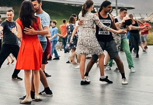 Латинские танцы во время танцевальных каникул на Черном море