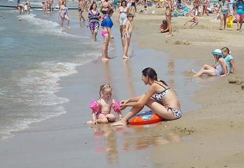 Когда лучше отдыхать и купаться с ребенком на Черном море